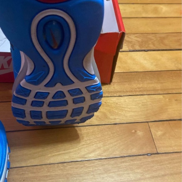 I’m selling these shoes because I no longer fit a size 5